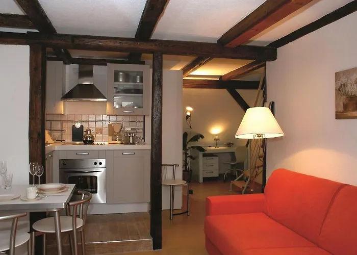 爱尔福特斯特拉公寓酒店 3*