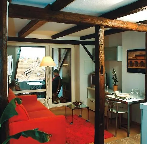 爱尔福特斯特拉公寓酒店 招待所 3*