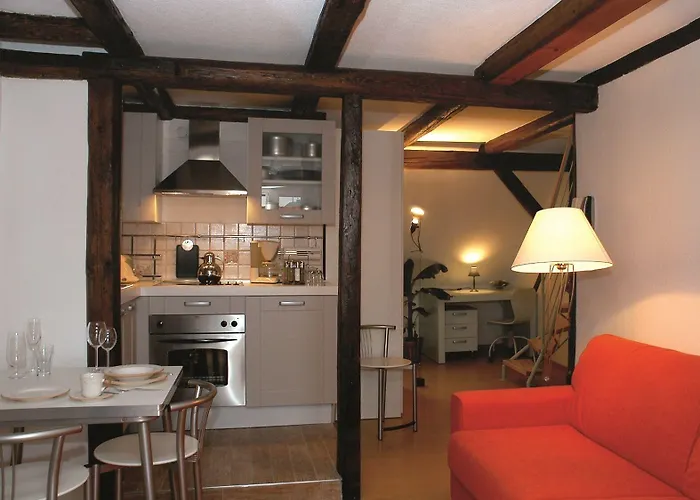 爱尔福特斯特拉公寓酒店 招待所